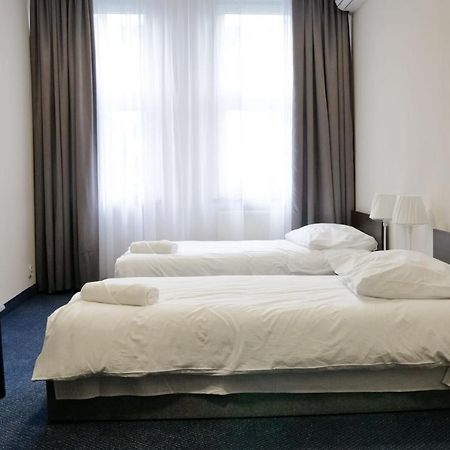 Baza Hotelowa Bobrowiecka 9 Varsóvia Exterior foto